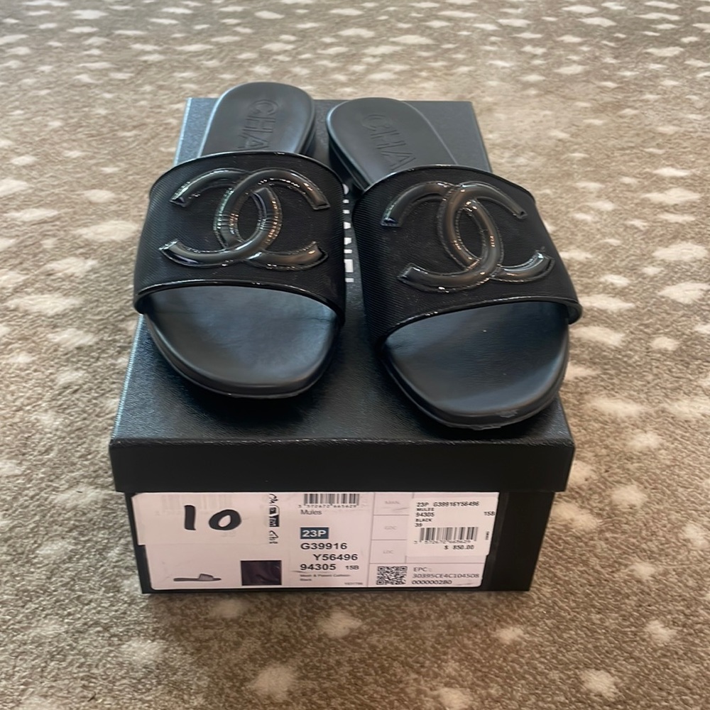 Chanel slides